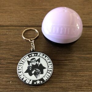 Universal Monsters Mystery Capsule: Frankenstein rubber keychain